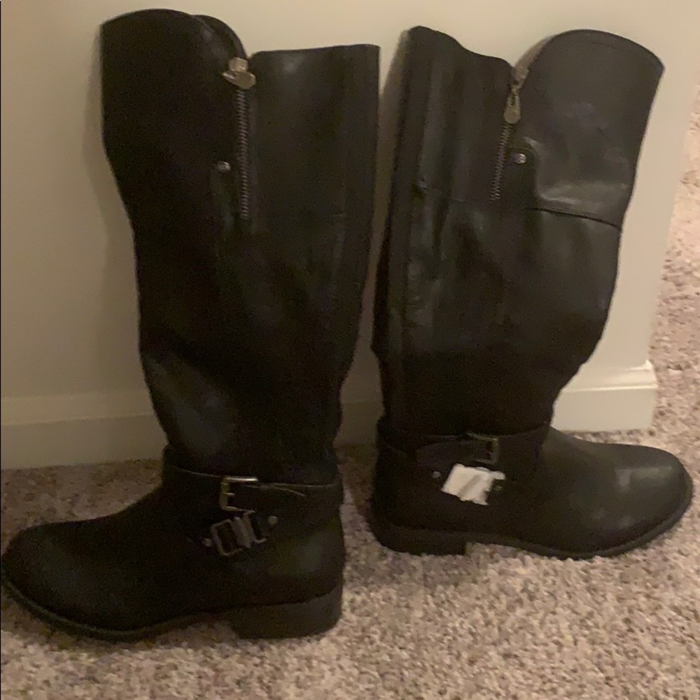 Boots - Picture 5 of 6